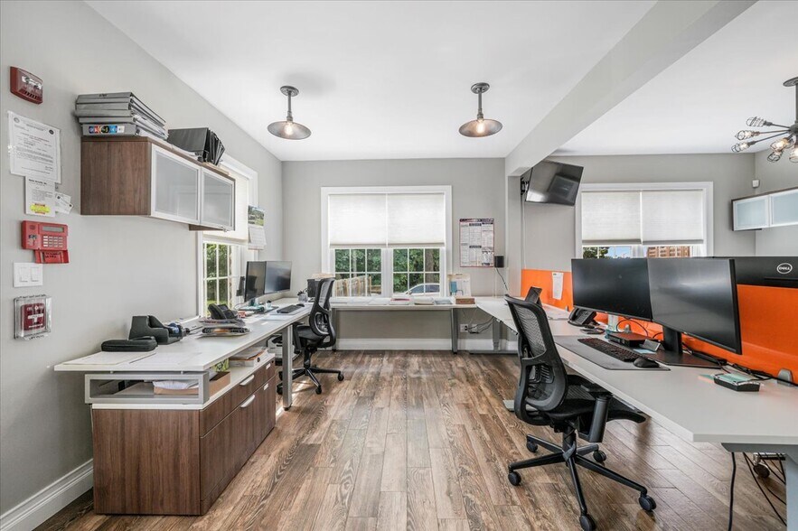 More Photos Of 363 S Middletown Rd, Nanuet Flex For Sale