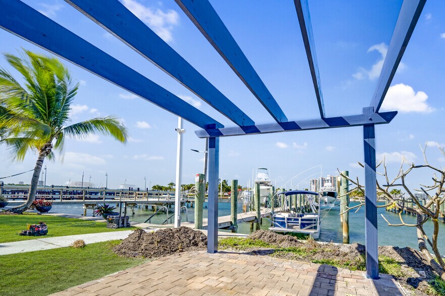 More Photos Of 2649 Lake Dr, Riviera Beach Apartments For Sale