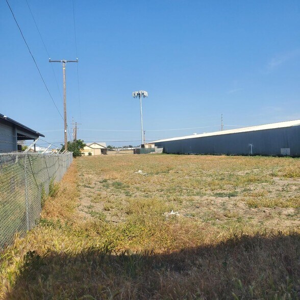 More Photos Of 1700 S K St, Tulare Storefront Retail Office For Lease