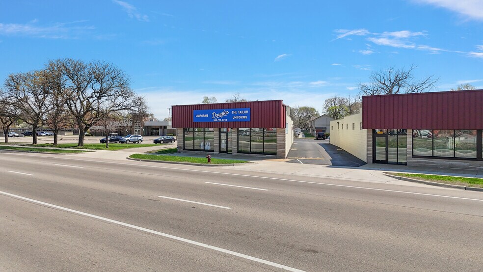 More Photos Of 27920 Gratiot Ave, Roseville Freestanding For Sale