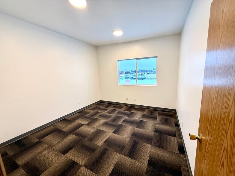 More Photos Of 8 Van Der Horn Way, Red Deer County Truck Terminal For Sale