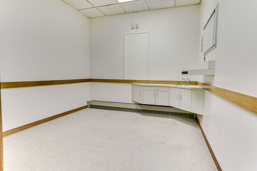More Photos Of 2710 College Ave, Alton Medical For Lease
