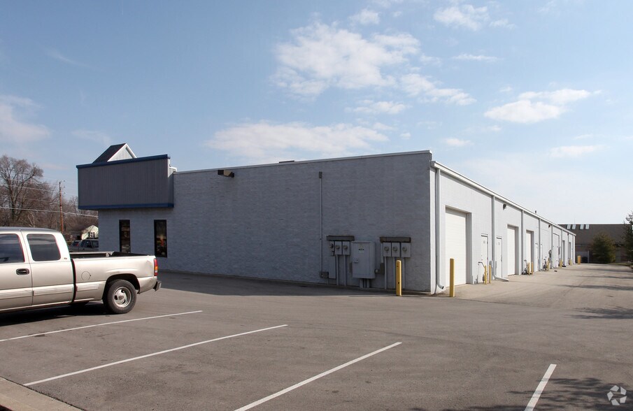 More Photos Of 3905 W 96th St, Indianapolis Storefront For Lease