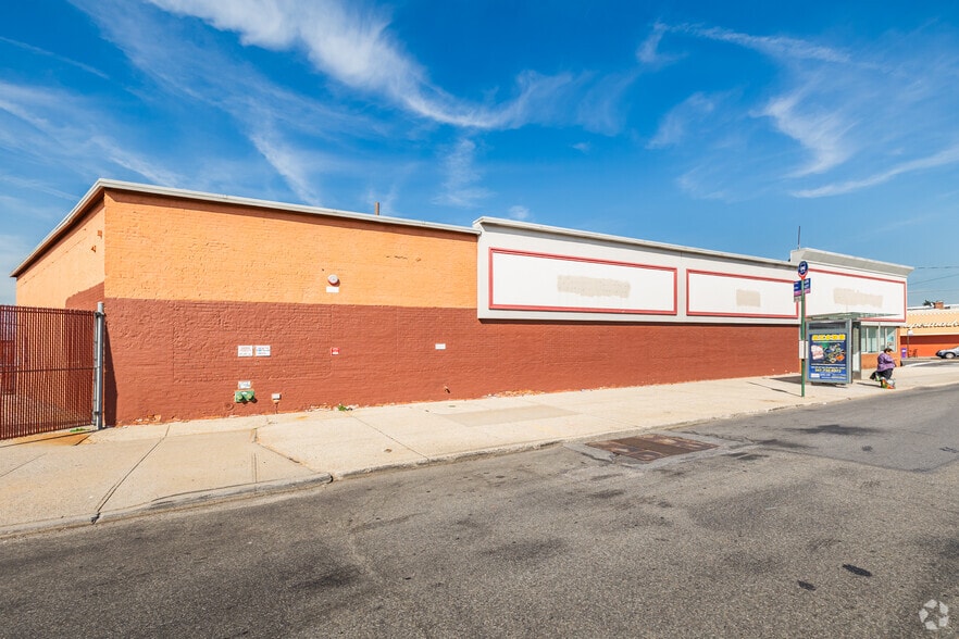 More Photos Of 17221 46th Ave, Flushing Freestanding For Lease