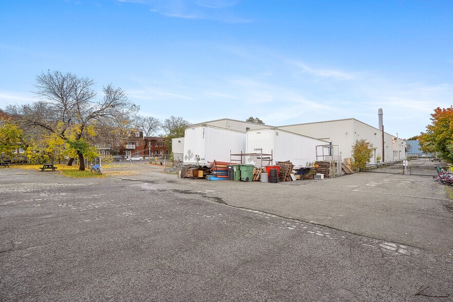 More Photos Of 3075 Rue Sainte-Catherine E, Montréal Warehouse For Lease