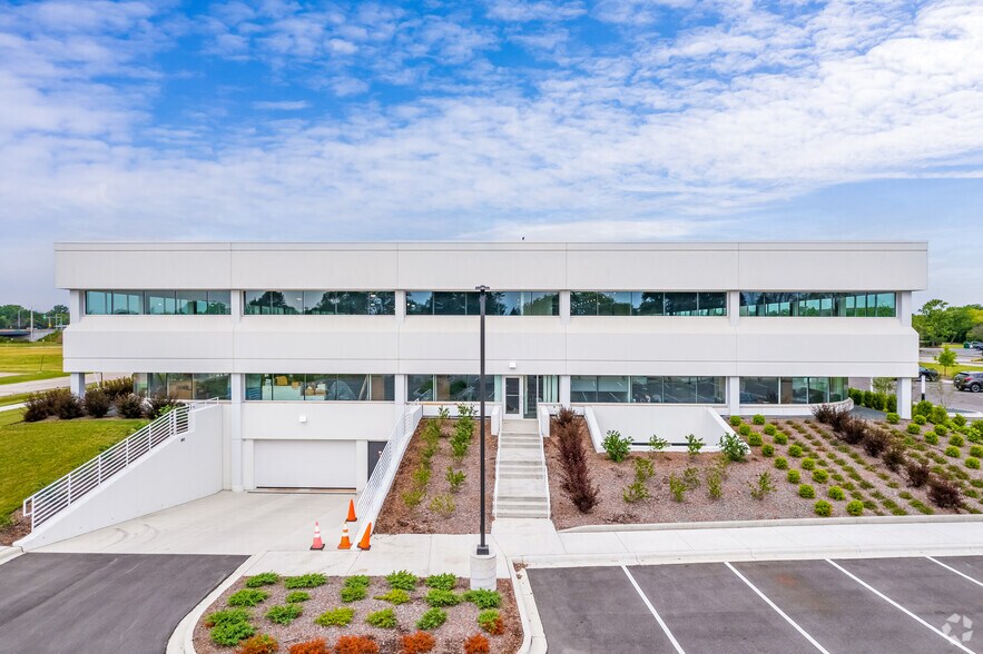 More Photos Of 8909 N Port Washington Rd, Milwaukee Office For Lease