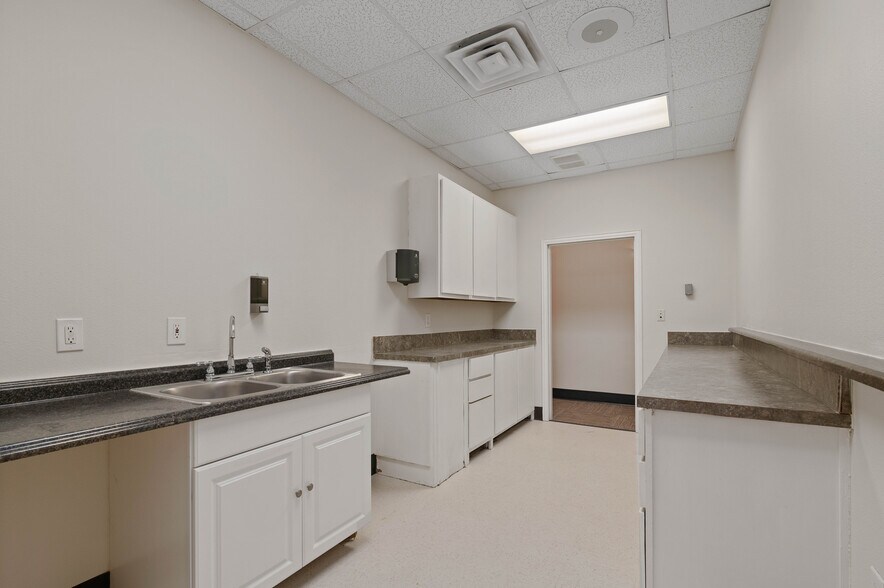 More Photos Of 3605 Interstate 30, Mesquite Medical For Lease