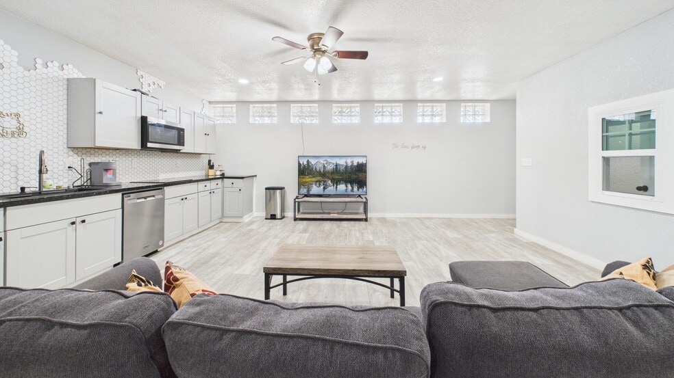 More Photos Of 2123 15th St, Lubbock Apartments For Sale