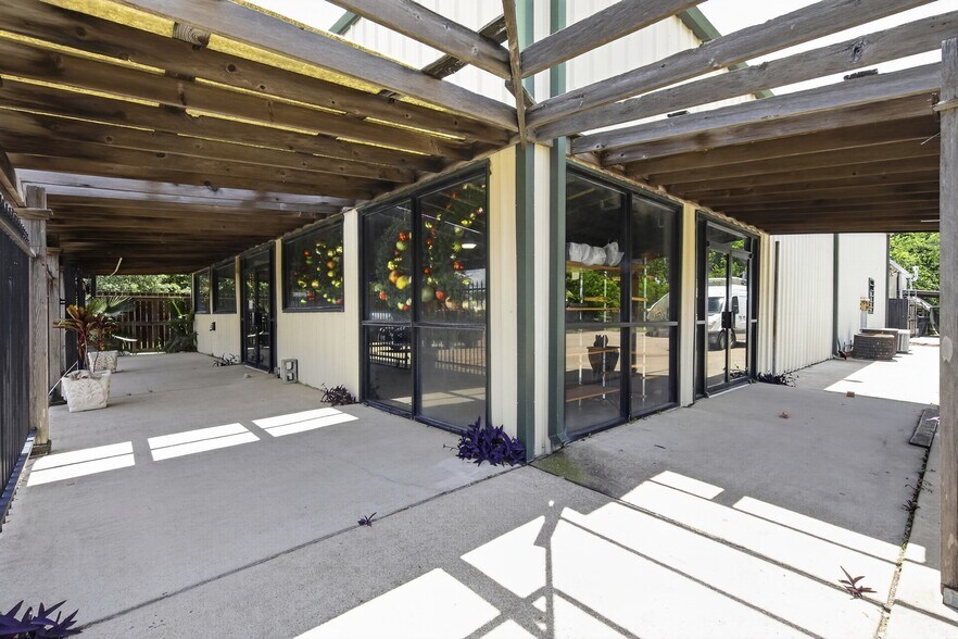 More Photos Of 2920 Dairy Ashford Rd, Houston Showroom For Sale