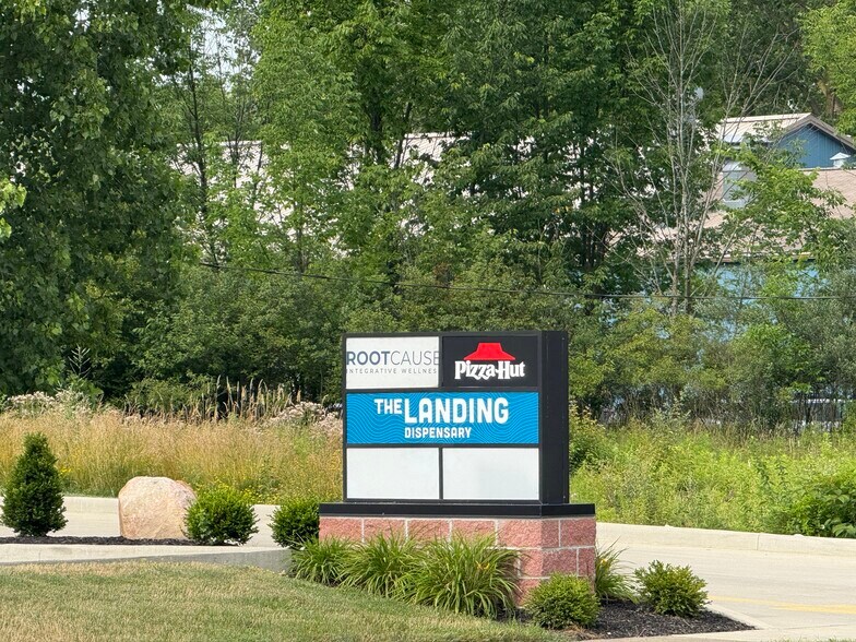 More Photos Of 1085-1115 W Bagley Rd, Berea Storefront Retail Office For Lease