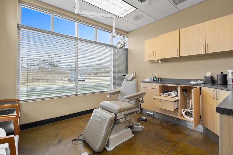 More Photos Of 200 City Hill Dr, London Medical For Sale