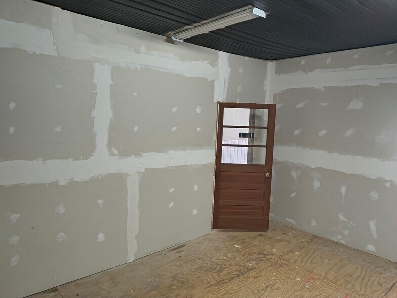 More Photos Of 202 E. North Main Street, Littleton General Retail For Sale