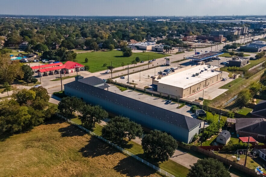 More Photos Of 10813 Huffmeister Rd, Houston Hotel For Sale