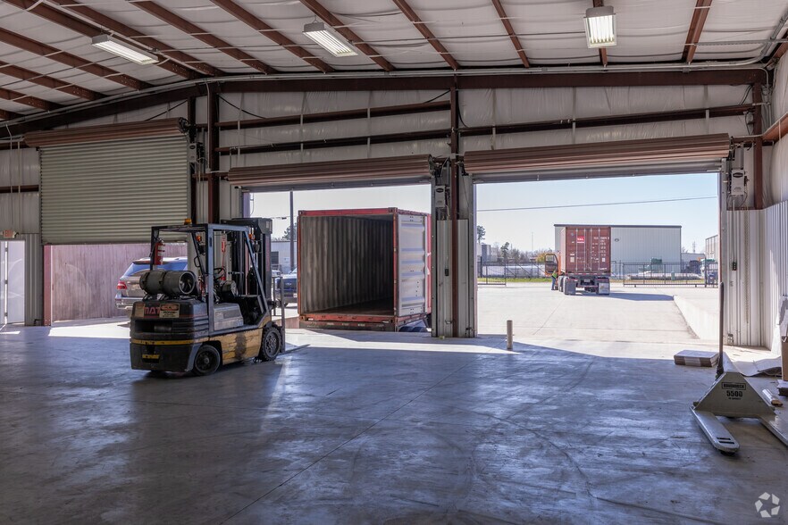 More Photos Of 12306 Shiloh Church Rd, Houston Warehouse For Lease