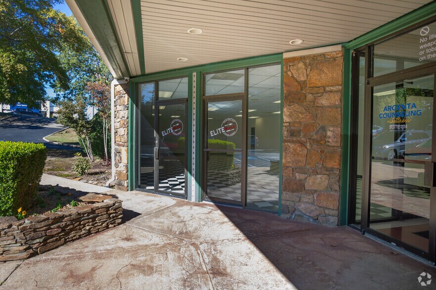 More Photos Of 11215 Hermitage Rd, Little Rock Medical For Sale