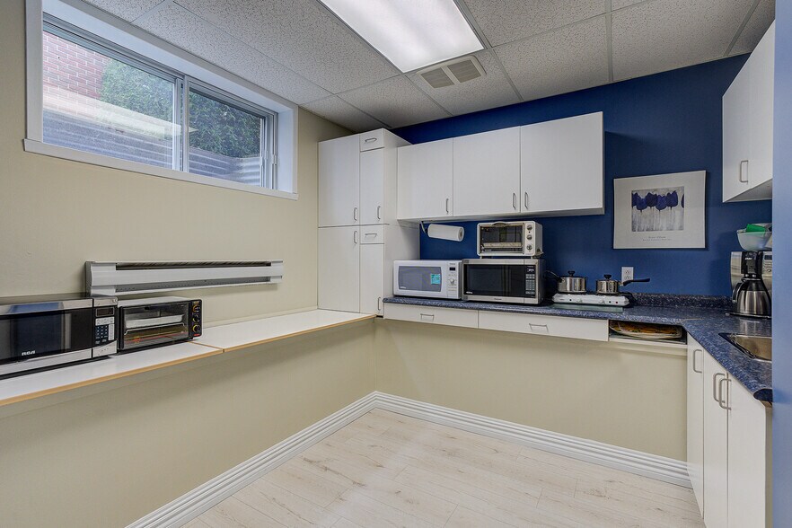 More Photos Of 415 Rue Du Village, Repentigny Office For Sale