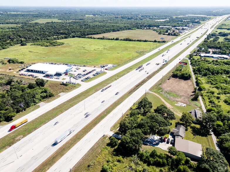 More Photos Of 4095 SE I 10 Frontage Rd, Sealy Medical For Sale