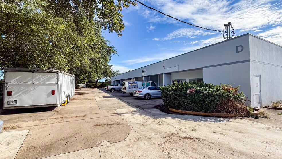 More Photos Of 2885 Electronics Dr, Melbourne Unknown For Lease