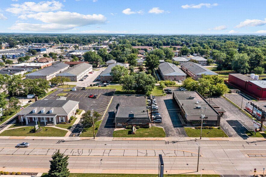 More Photos Of 1518 W Mason St, Green Bay Freestanding For Sale