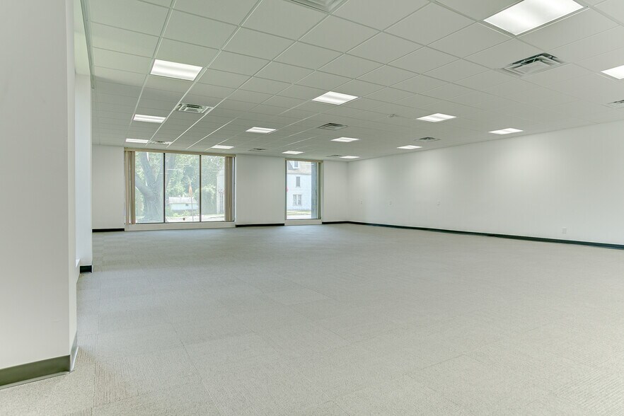 More Photos Of 2710 College Ave, Alton Medical For Lease