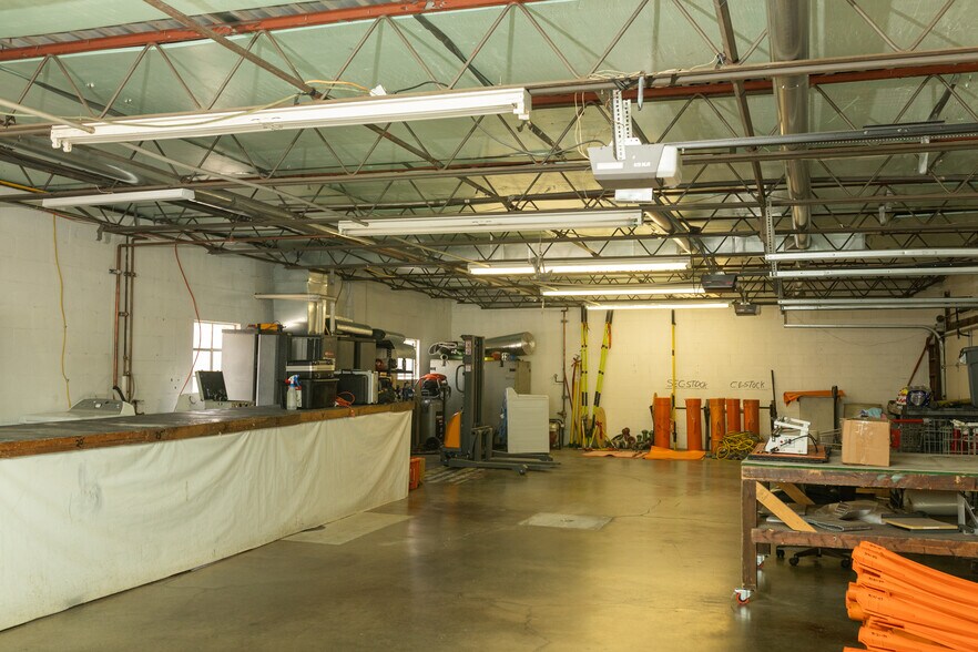 More Photos Of 1007 Smith St, Milton General Retail For Sale