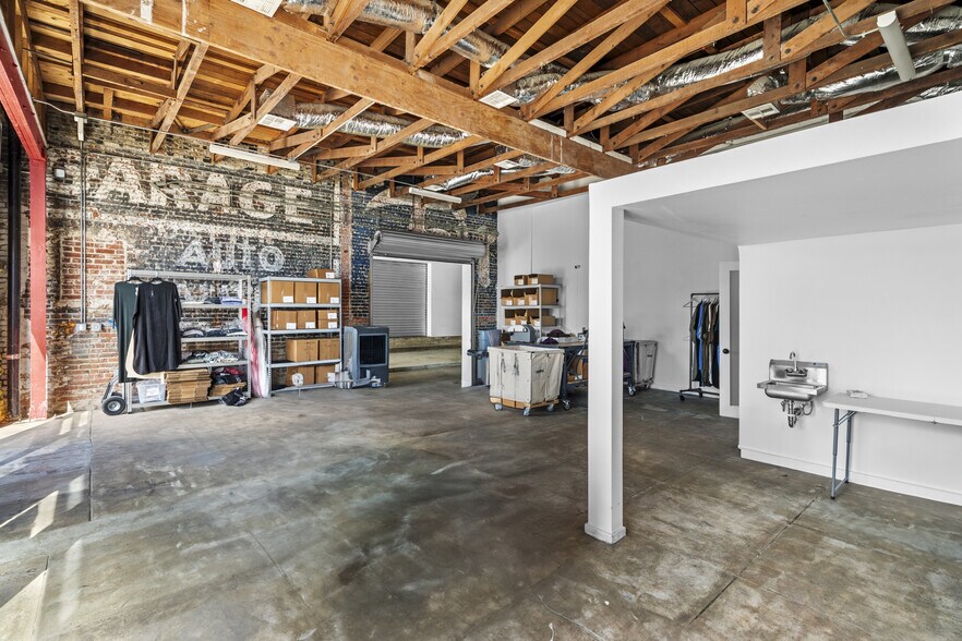 More Photos Of 2523-2525 W Washington Blvd, Los Angeles Storefront Retail Office For Sale