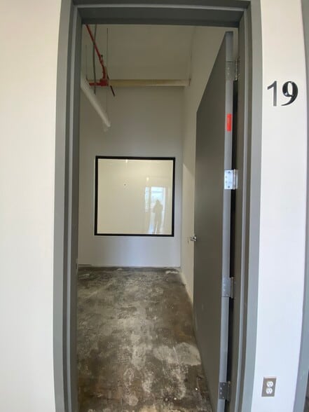 More Photos Of 901 E 31st St, Los Angeles Manufacturing For Lease