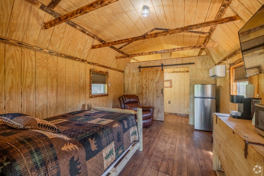 More Photos Of 444 Charlie Roberts Rd, Pelham Hospitality For Sale