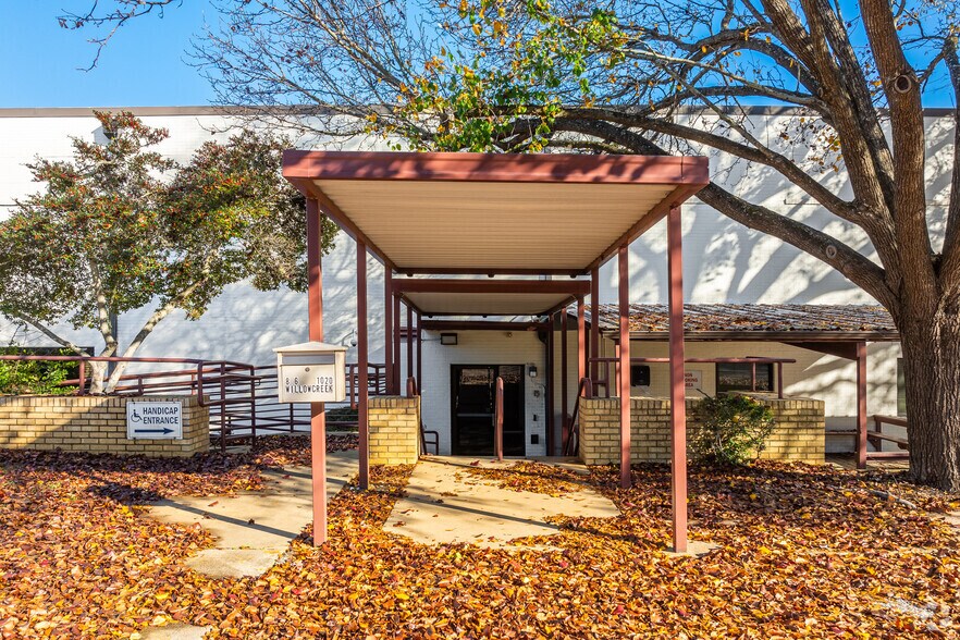 More Photos Of 1300 E Rusk St, Jacksonville Warehouse For Lease