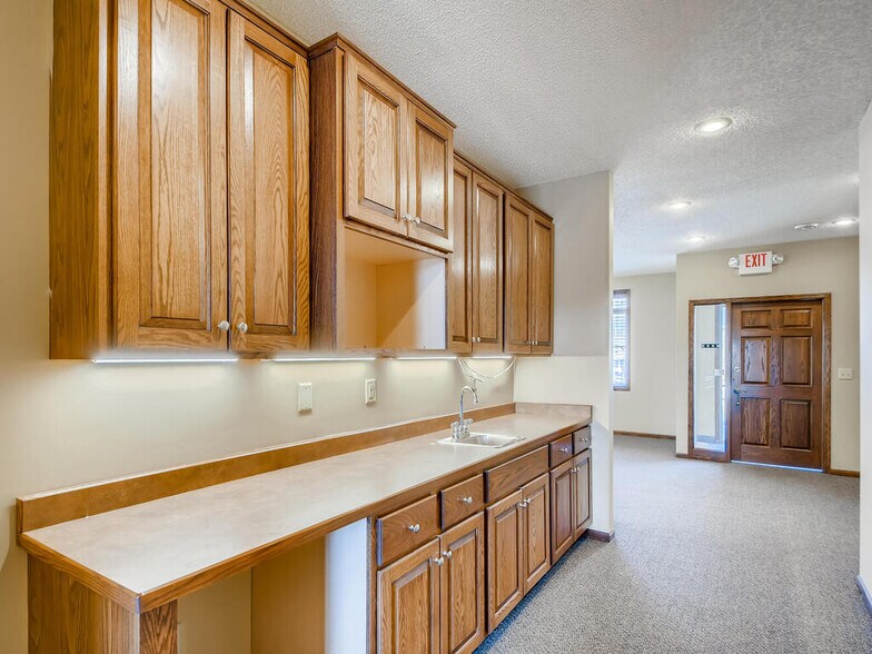 More Photos Of 7975 Stone Creek Dr, Chanhassen Office For Sale