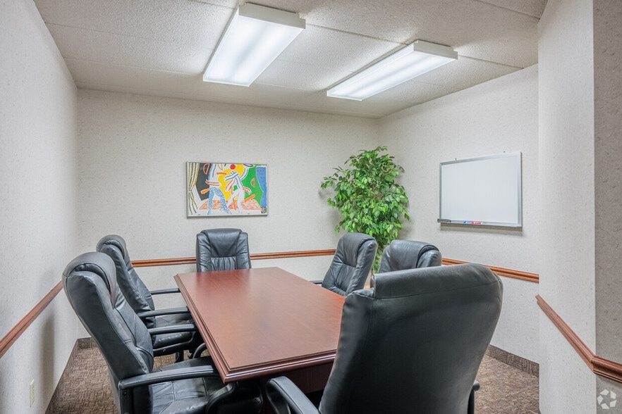 More Photos Of 600 Twelve Oaks Center Dr, Wayzata Unknown For Lease