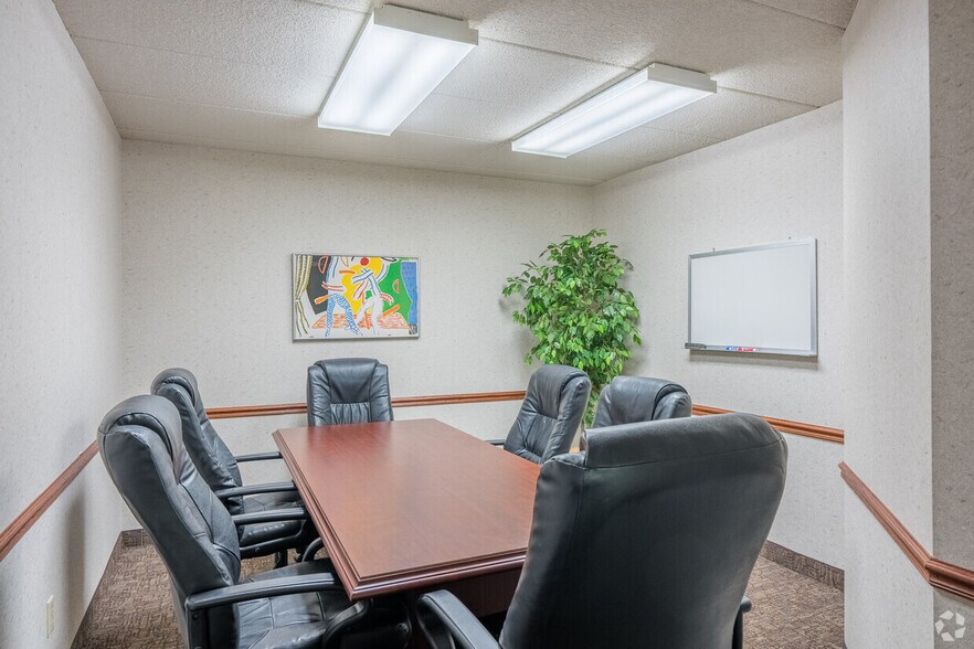 More Photos Of 600 Twelve Oaks Center Dr, Wayzata Unknown For Lease