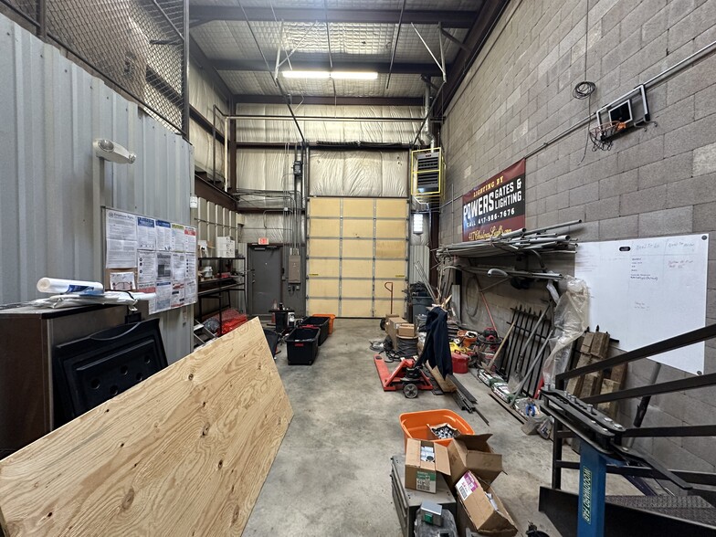 More Photos Of 3040-3058 E Elm St, Springfield Warehouse For Lease