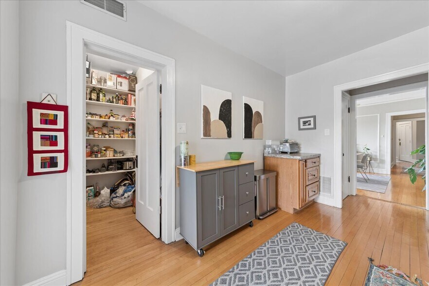 More Photos Of 1723 W Foster Ave, Chicago Multifamily For Sale