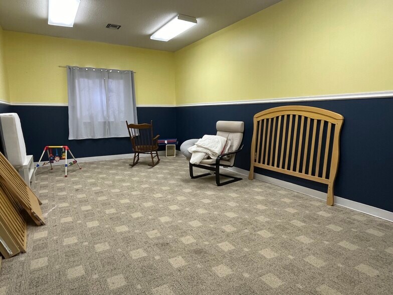 More Photos Of 1270 W Commerce St, Milford Religious Facility For Lease
