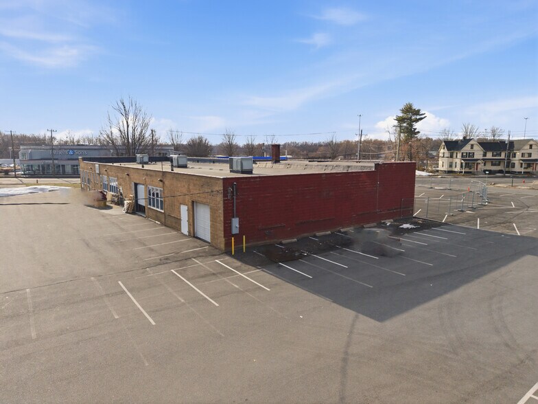 More Photos Of 1004-1020 Memorial Ave, West Springfield Flex For Lease