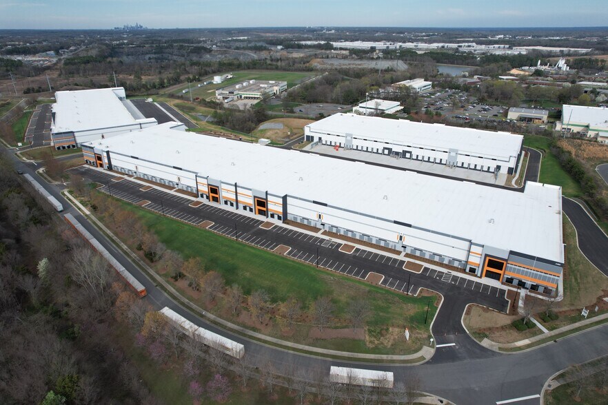 More Photos Of 3480 Stateview Blvd, Fort Mill Unknown For Lease