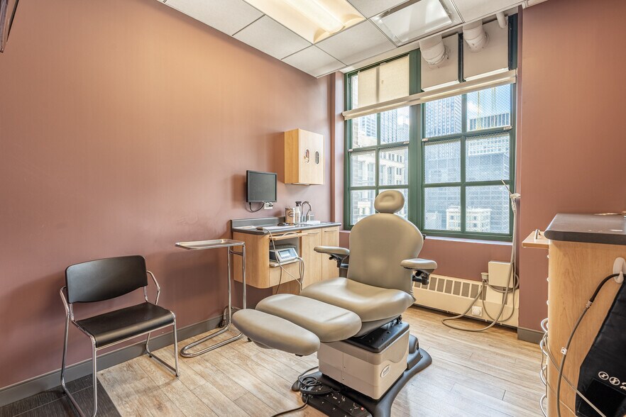 More Photos Of 111 N Wabash Ave, Chicago Medical For Sale