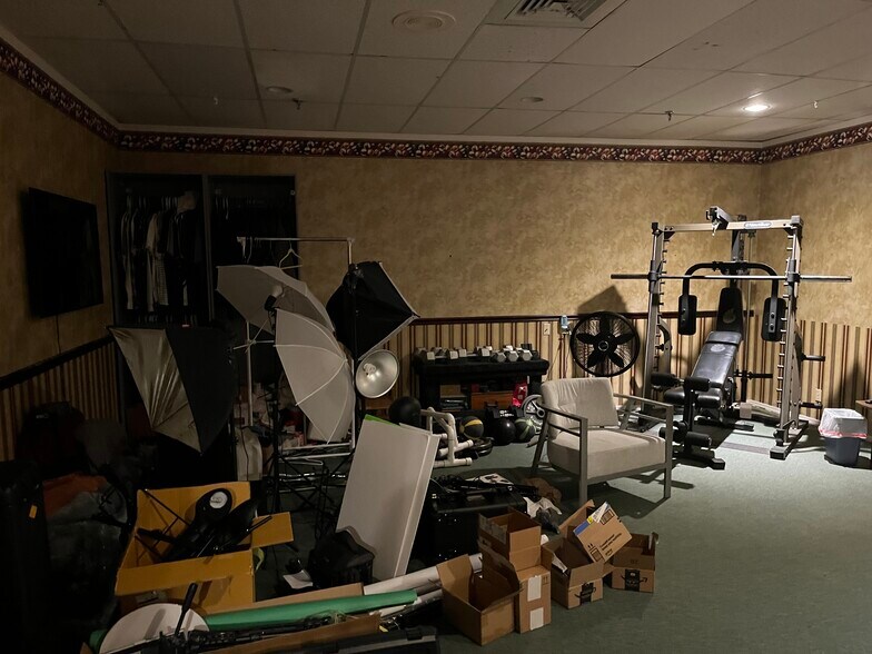 More Photos Of 5585 University Blvd W, Jacksonville Storefront Retail Office For Sale