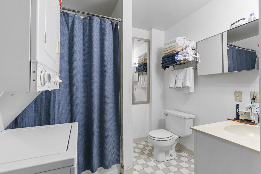 More Photos Of 612 Julia St, New Orleans Apartments For Sale