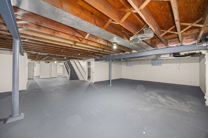More Photos Of 704 E 9th St, Lockport Medical For Lease