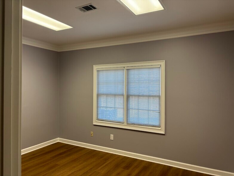 More Photos Of 701-704 Bombay Ln, Roswell Office For Lease