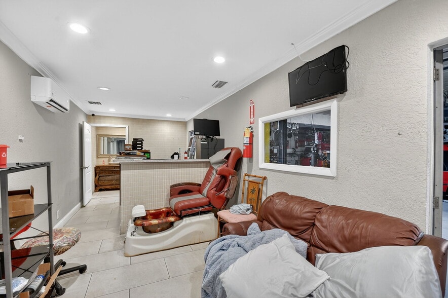 More Photos Of 1901 Florida St, Lake Worth Auto Repair For Sale