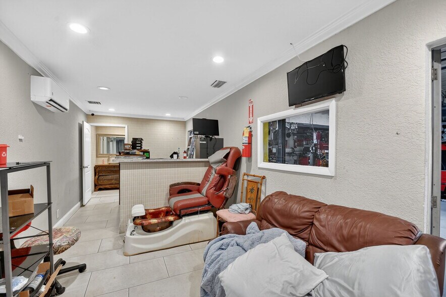 More Photos Of 1901 Florida St, Lake Worth Auto Repair For Sale
