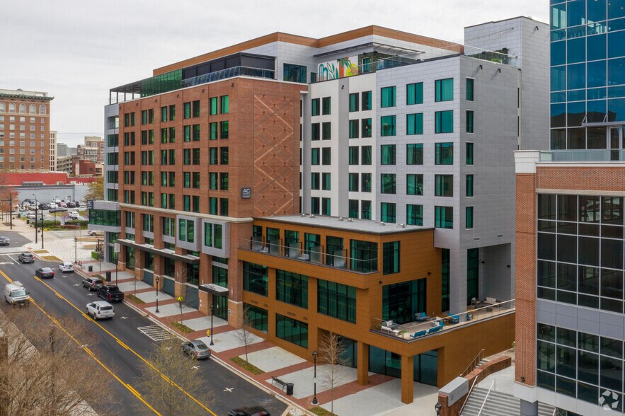 More Photos Of 320 Falls St, Greenville Office For Sale