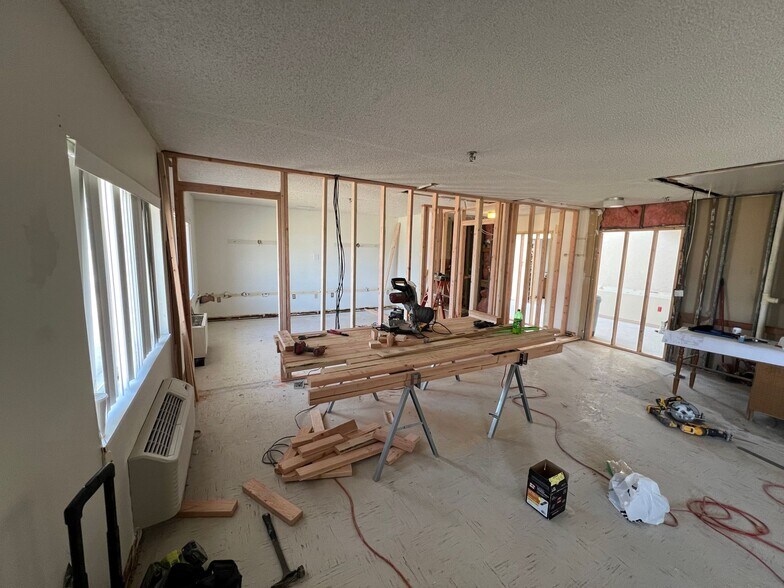 More Photos Of 1110 W 11th St, Concordia Apartments For Sale