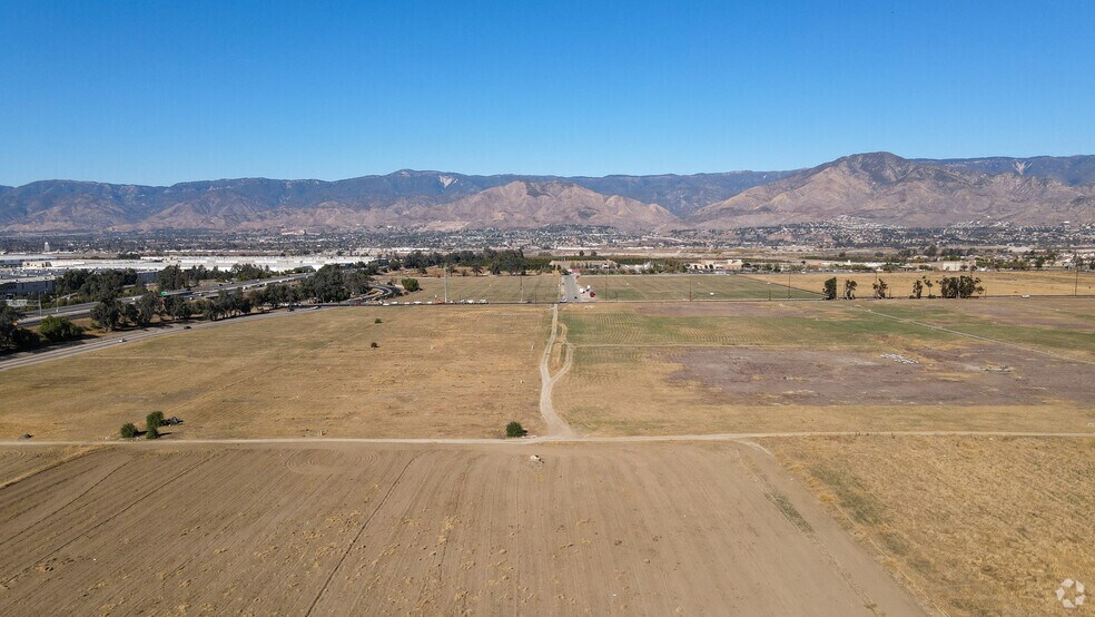 More Photos Of 1170 W Lugonia Ave, Redlands Unknown For Lease