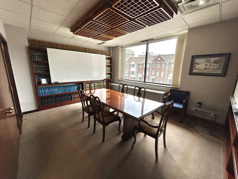 More Photos Of 333 E Ohio St, Indianapolis Medical For Lease