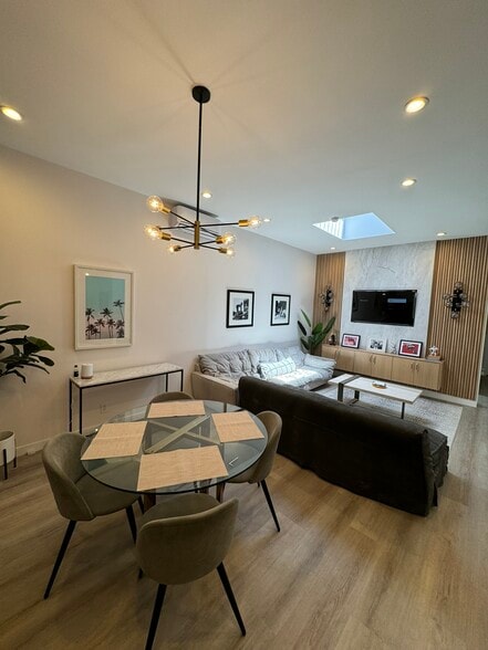 More Photos Of 7416 S Western Ave, Los Angeles Office For Sale