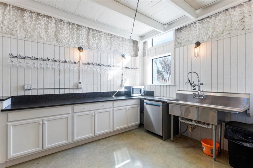 More Photos Of 272 Rocky Road, Johnson City Specialty For Sale